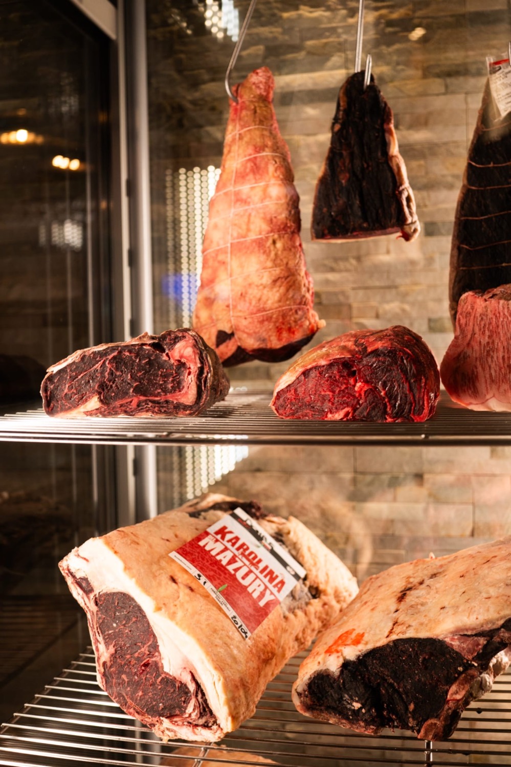 Tagli di carne in vetrina da Domas Steakhouse